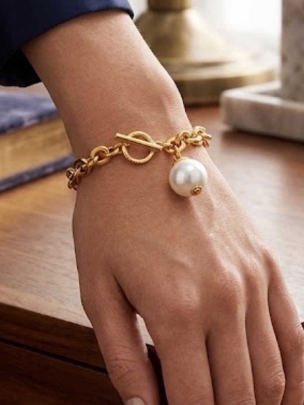 NWT Ben-Amun 24K Gold Plated Chain Link Toggle Bracelet Pearl White Drop USA
Z